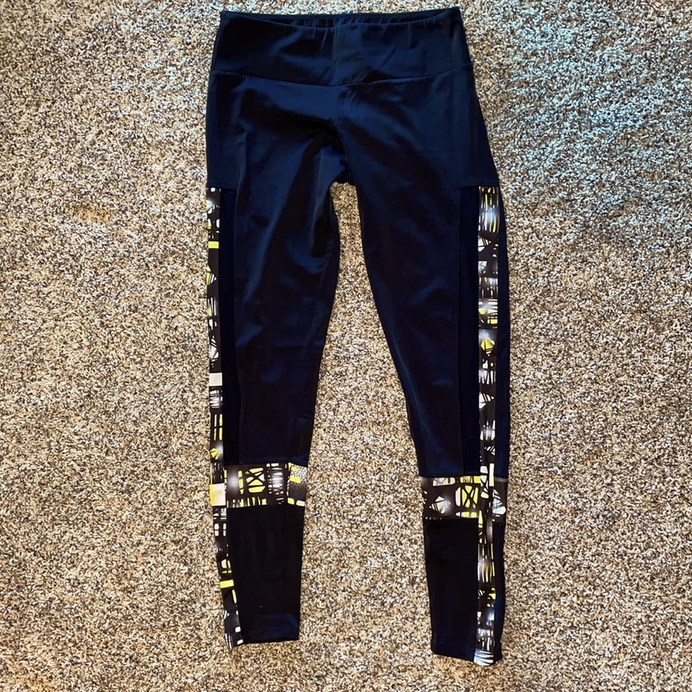 Black Onzie yoga leggings. Size S/M